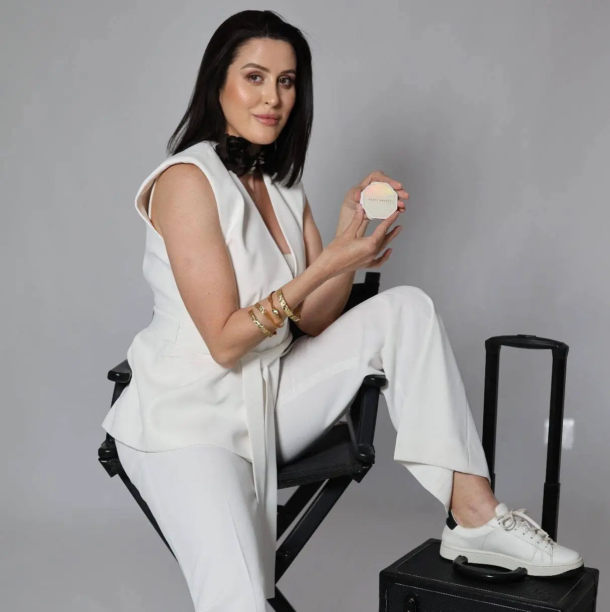 Kamila Trocińska w studio z tabletem